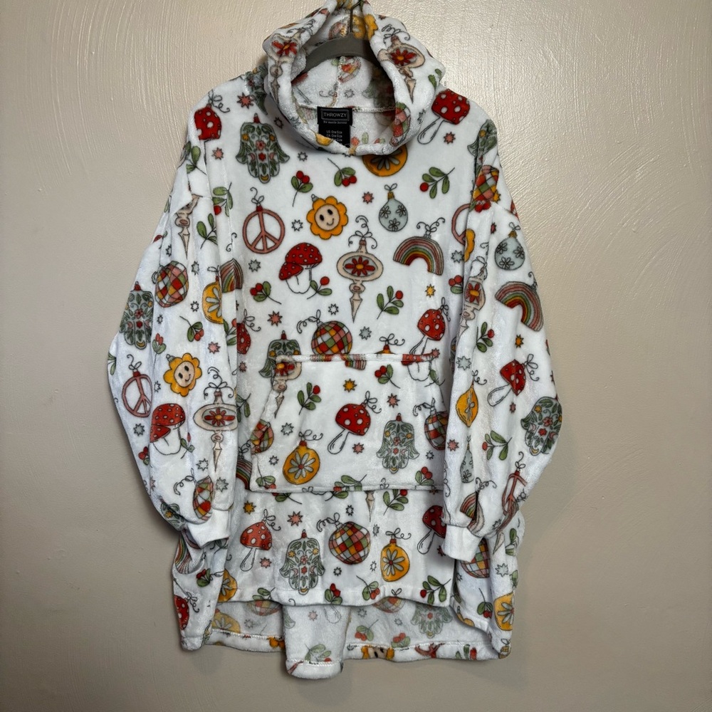 Throwzy Marlo Lorenz Poncho Retro Hippie Holiday Oversized Christmas Hooded OS